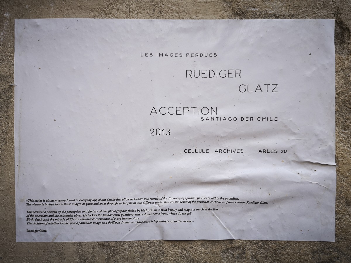 Poster view — LES IMAGES PERDUES / ACCEPTION text panel, Arles
